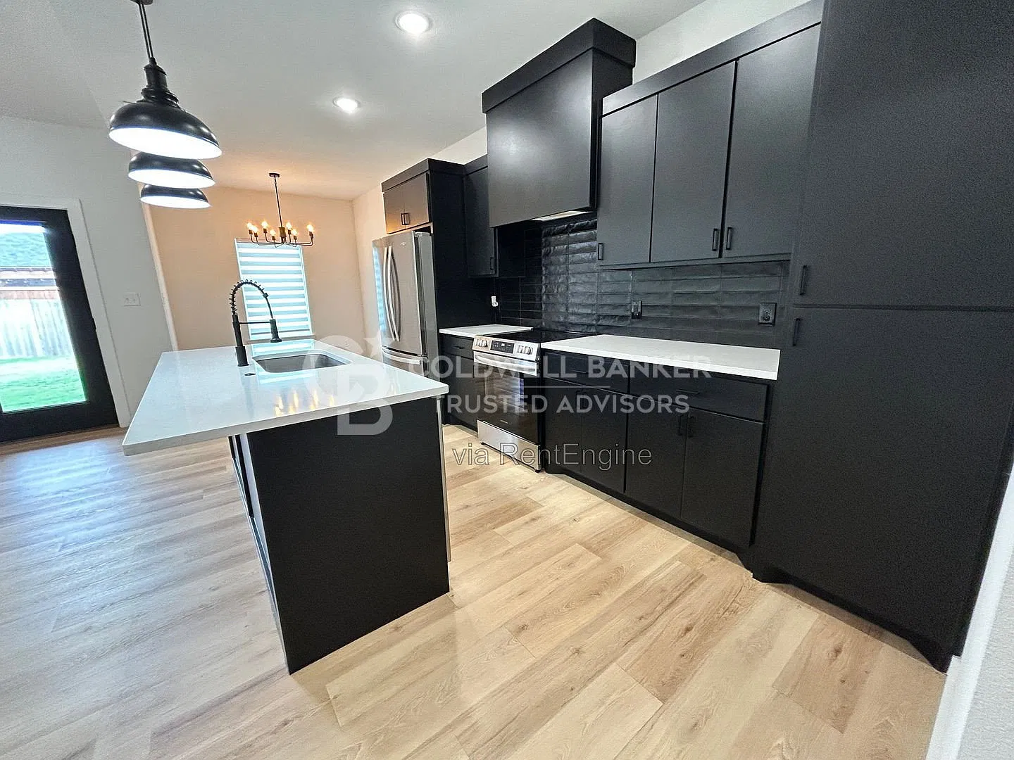 3 bed, 2.0 bath, 1299 sqft, $1,725 — Photo 2