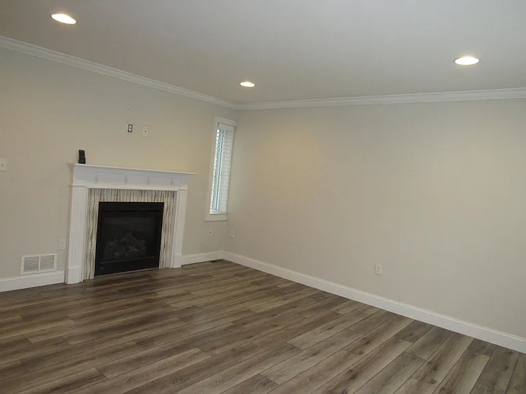 19 Riverside Dr — Photo 10
