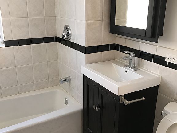 5th image of 4305 N Sacramento Ave #1