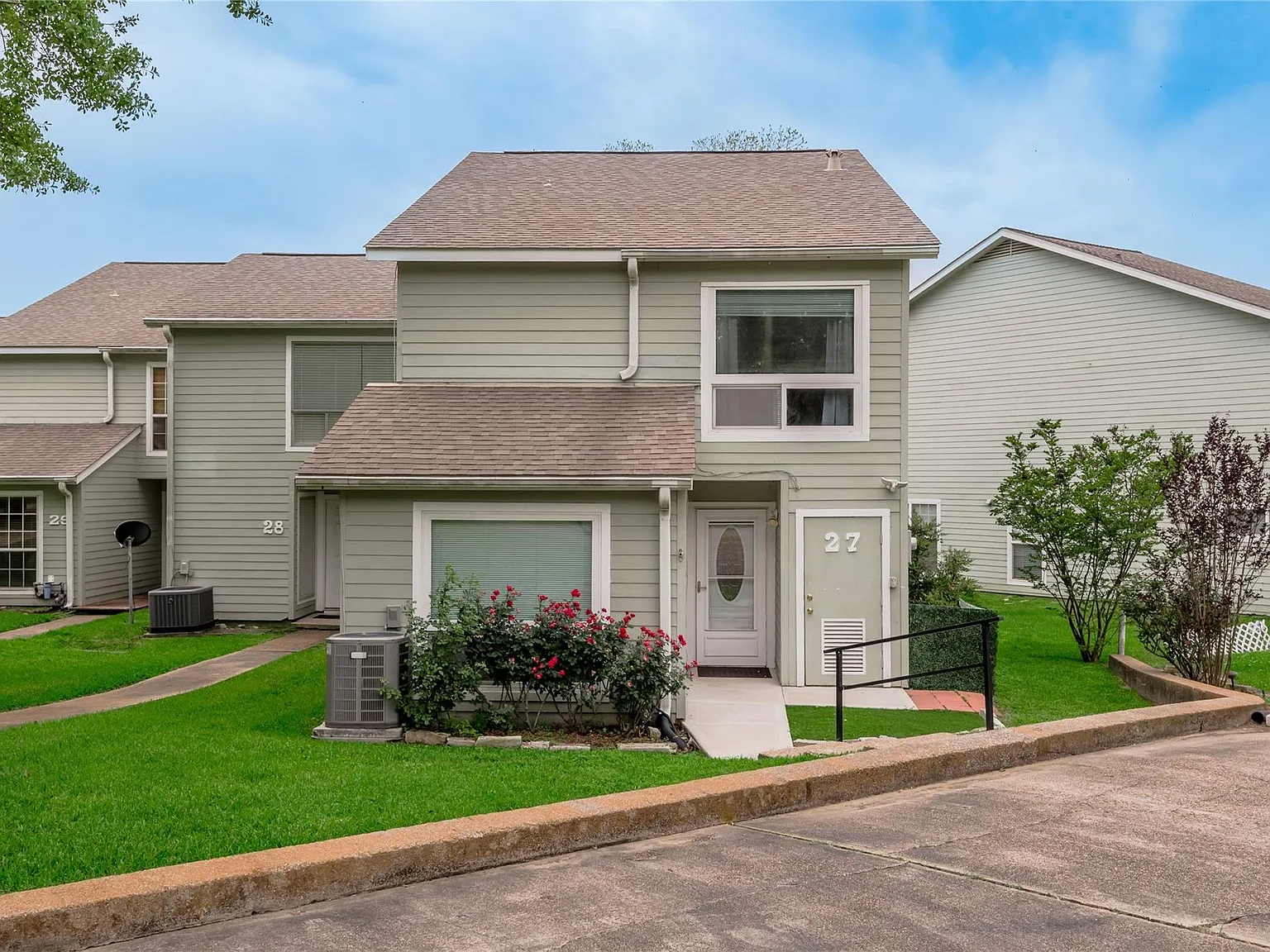3 bed, 2.0 bath, 1408 sqft, $1,500 — Photo 2