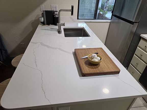New quartz counters and undermount sink