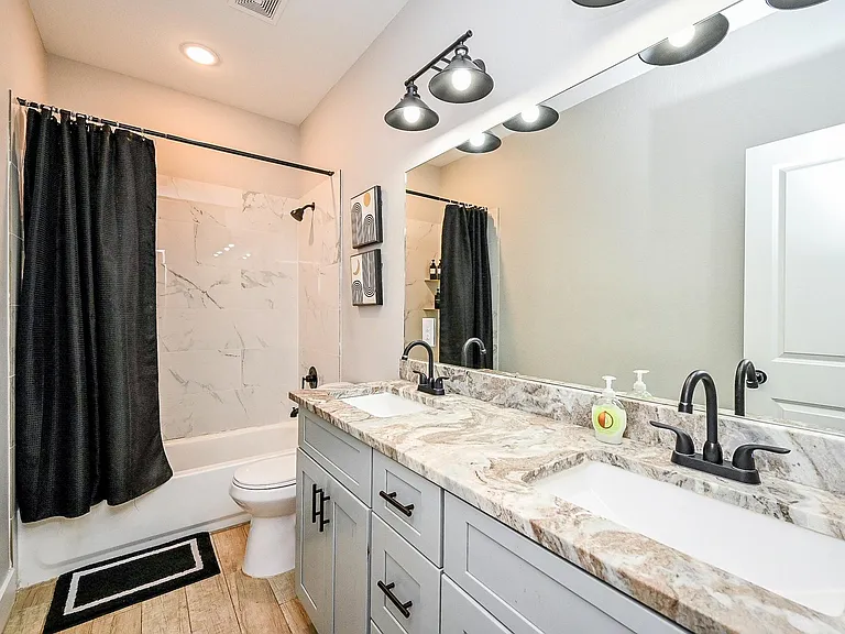 5007 Briscoe St #B — Photo 13