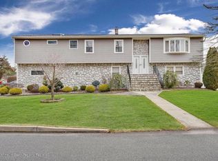 35 Rustic Dr, Howell, NJ 07731