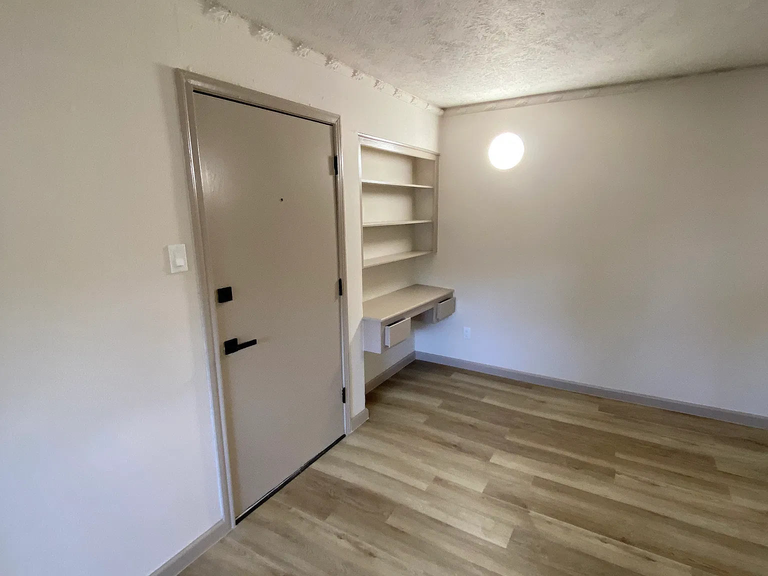 1 bed, 738 sqft, $1,800 — Photo 2