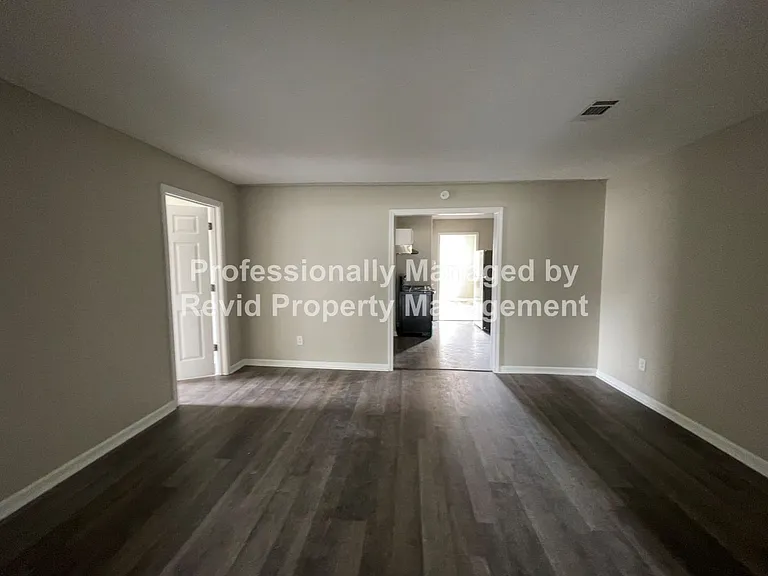 1882 E Person Ave — Photo 5