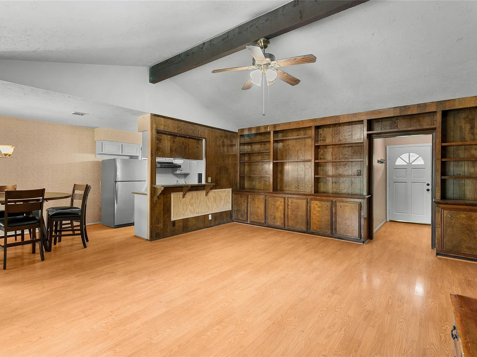 4 bed, 2.0 bath, 1572 sqft, $2,200 — Photo 4