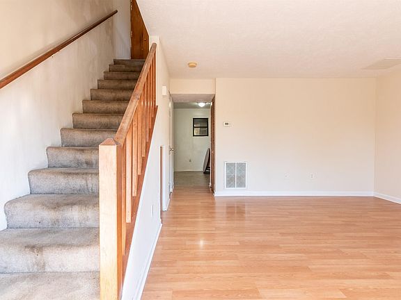 5th image of 2588 Townhouse Dr SE