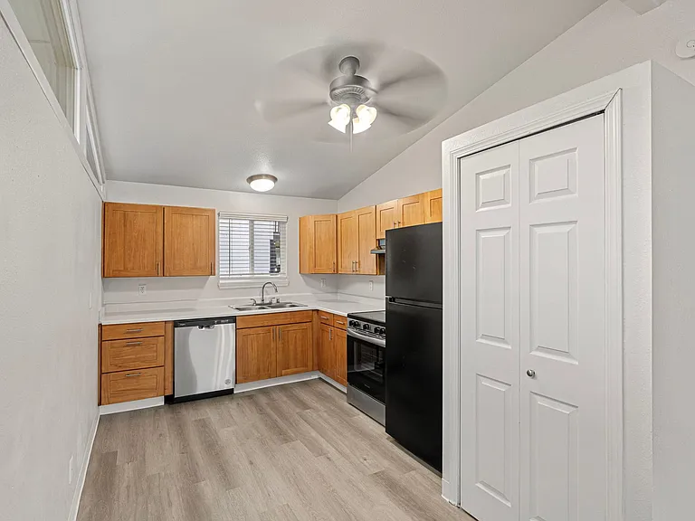 Manhattan Apartments - Normandy Park — Photo 31