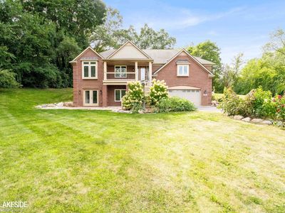 685 Sunset St, White Lake, MI, 48383
