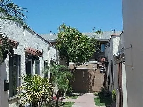 1001-1007 Banning Blvd — Photo 10