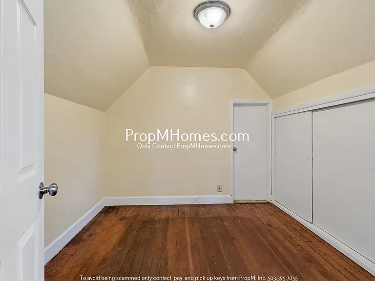19825 SE Stark St — Photo 23