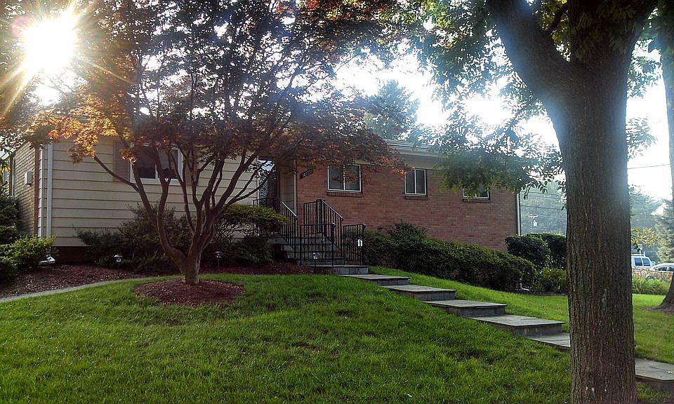 2nd image of 14101 London Ln