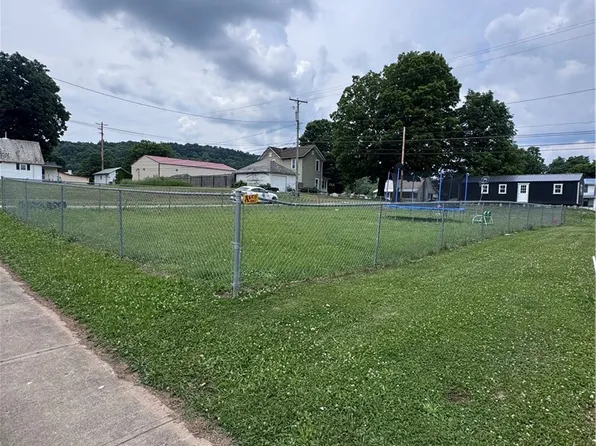 1760 Broadway St, Stockport, OH 43787
