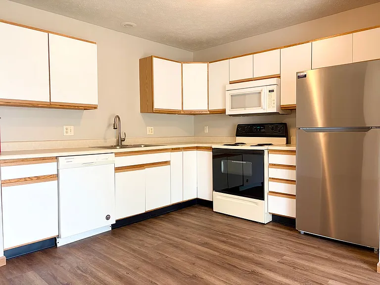 228 Crossing Dr — Photo 4