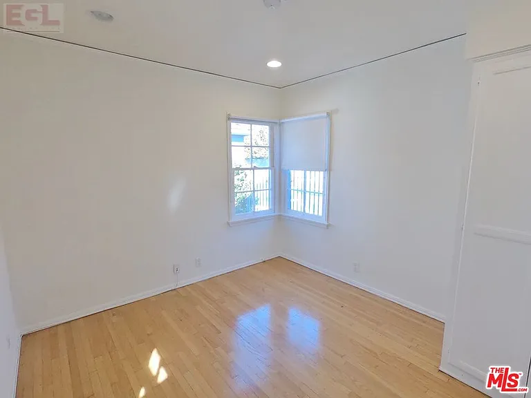 10749 Wellworth Ave — Photo 23