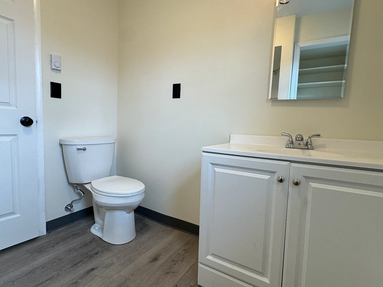 2 bed, 1.0 bath, 800 sqft, $1,300 — Photo 2