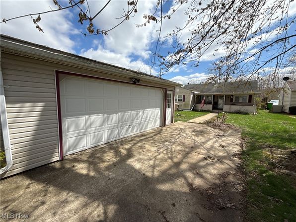 1227 Gorley St, Uhrichsville, OH 44683