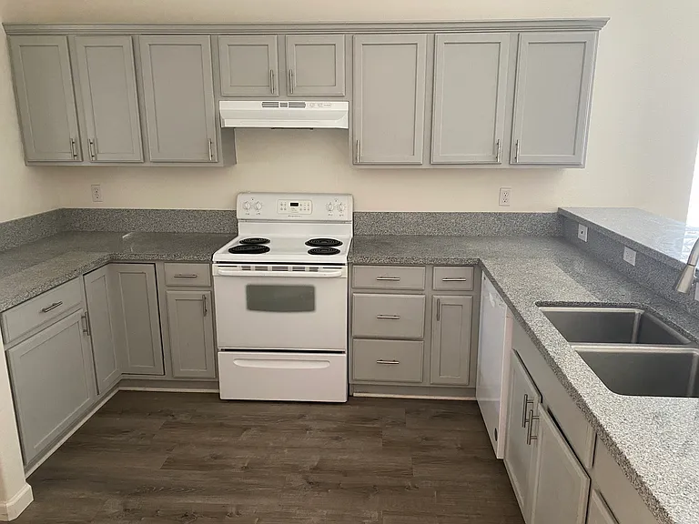 2421 Jasmine Dr — Photo 3