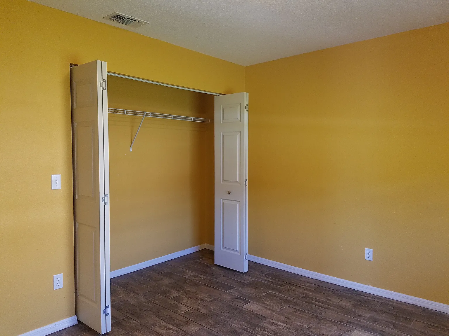 2 / 2 /1 Duplex — Photo 2