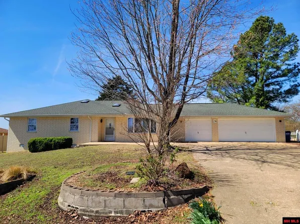 607 Club Blvd, Mountain Home, AR 72653