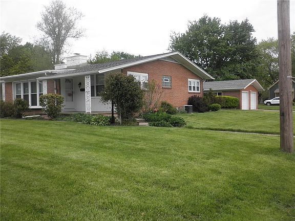 3rd image of 1055 Grace St