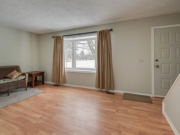 5th image of 4104 Aspen Dr