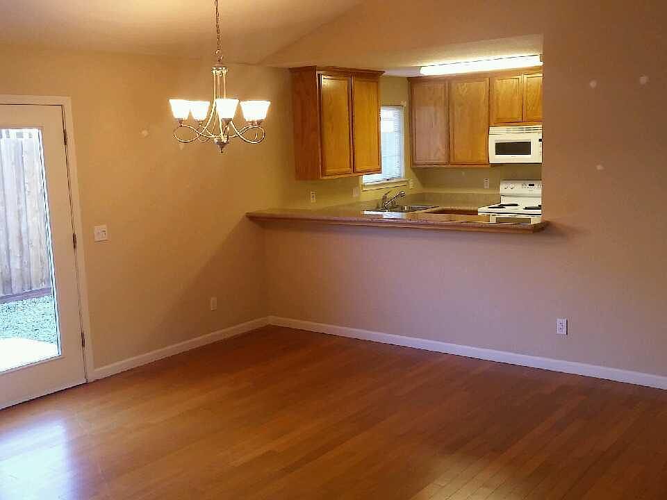 Living/Dining Area