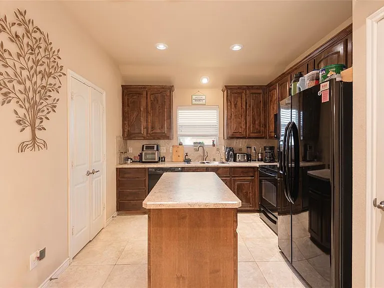 2133 Colby Ln — Photo 17