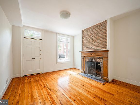 4th image of 219 N Fairfax St