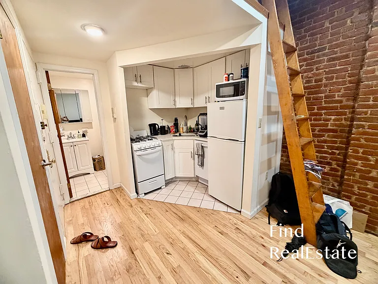 722 Amsterdam Ave #1R — Photo 2