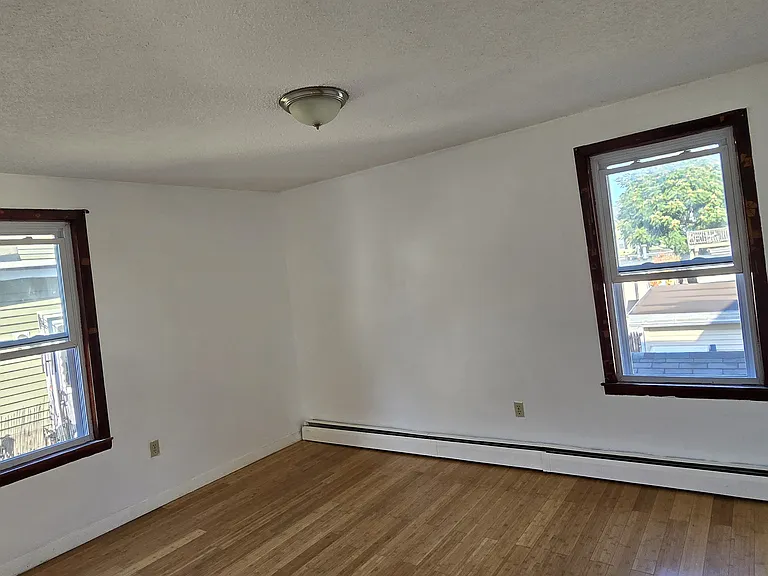 359 Concord St — Photo 9