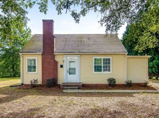2811 Darrow Rd, Walkertown, NC 27051