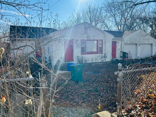 90 W Carpenter St, Attleboro, MA 02703