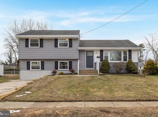 14 Walnut Dr, Burlington, NJ 08016