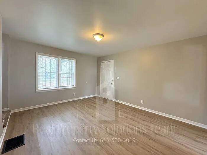 1079 S James Rd — Photo 6