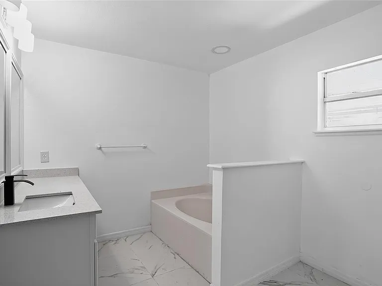 1118 Perpignan Ct — Photo 11