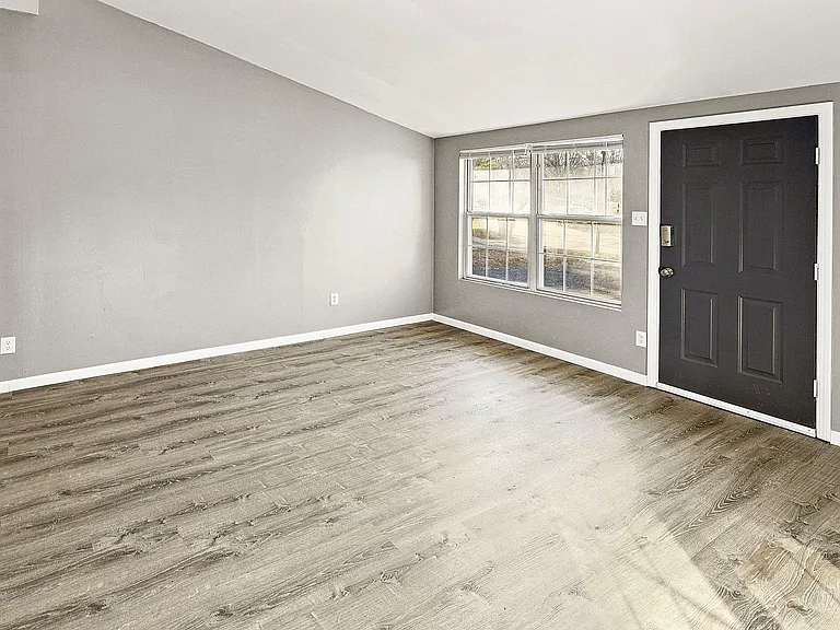 2817 Dawnview Dr — Photo 4