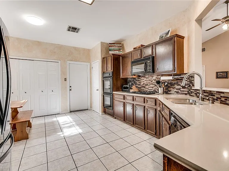 7414 Whistlestop Dr — Photo 12