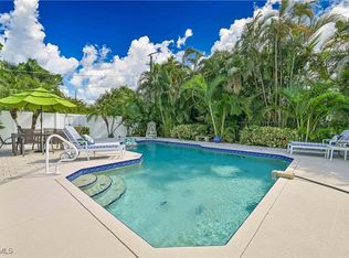 572 105th Ave N, Naples, FL 34108