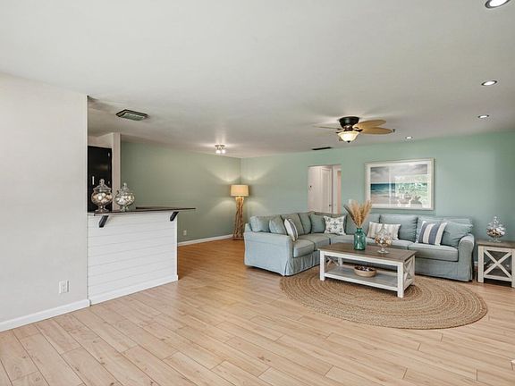 4th image of 275 South Boulevard #C
