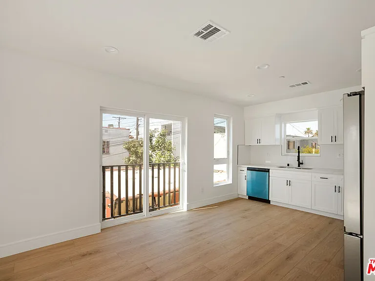 1619 2nd Ave #16191/2 — Photo 3