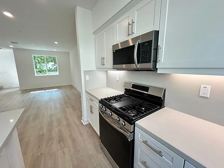 11753 Florence Ave — Photo 9
