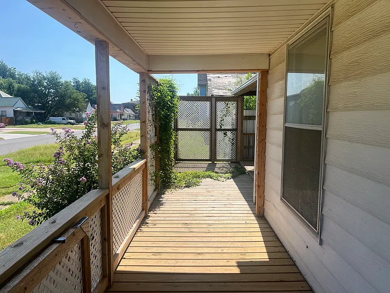727 W Minnesota Ave — Photo 3