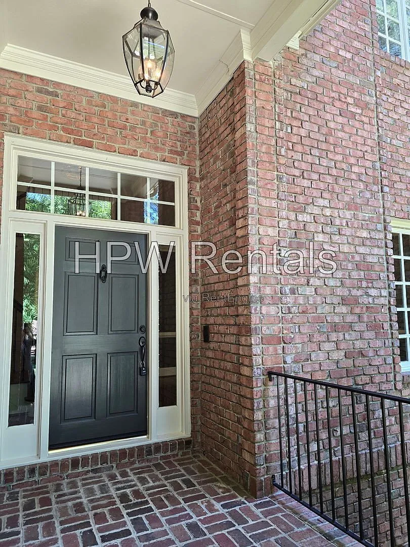 5 bed, 4.5 bath, 4181 sqft, $4,900 — Photo 2