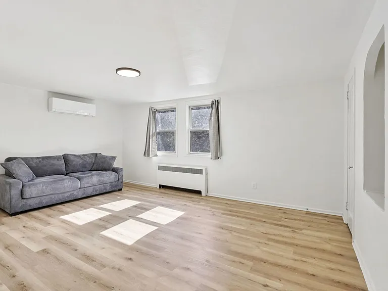 Charming 1, 2, and 3-Bedroom Townhomes in a Quiet Pittsburgh Neighborhood — Photo 28