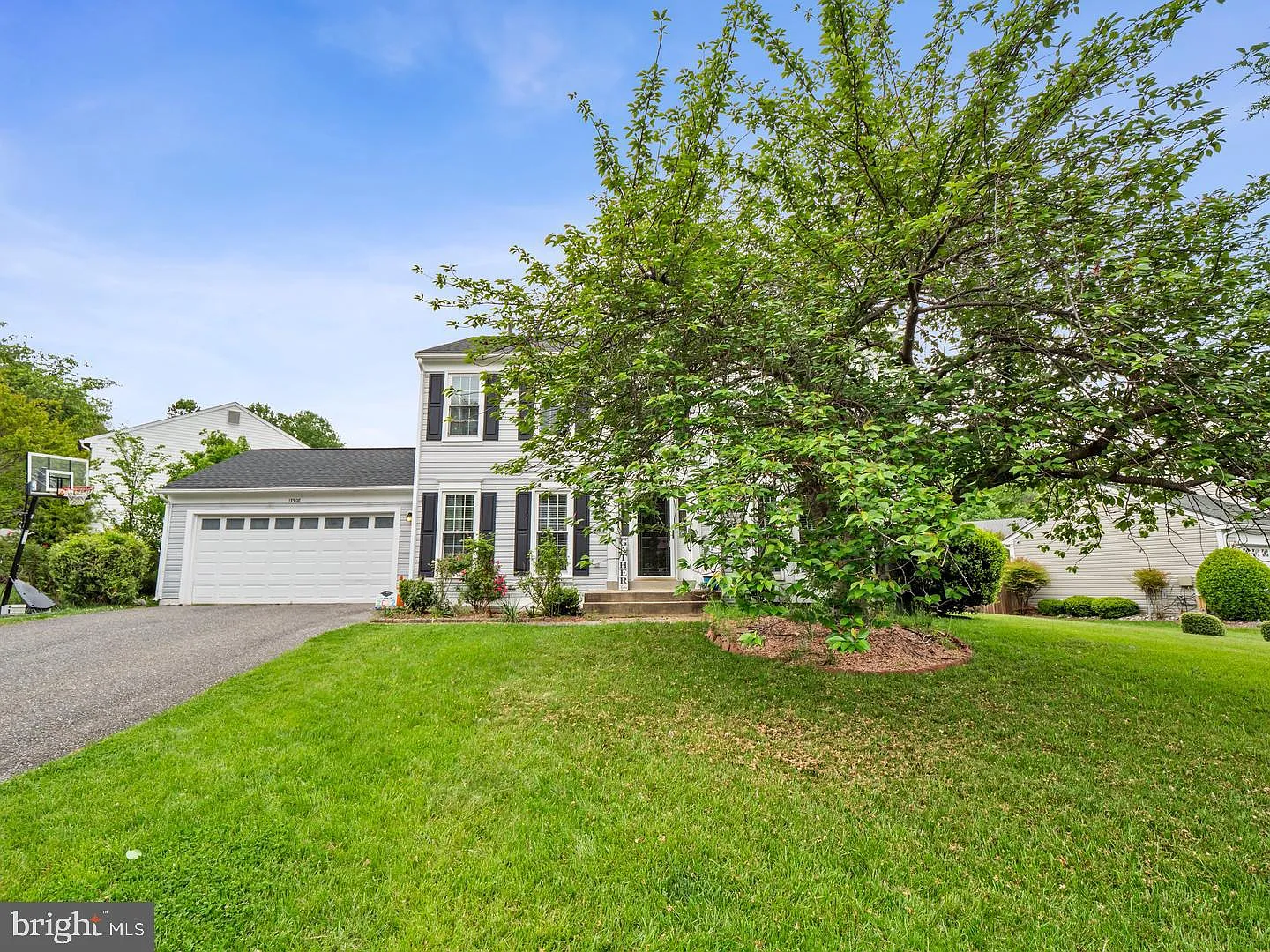 6 bed, 3.5 bath, 3200 sqft, $4,200 — Photo 2