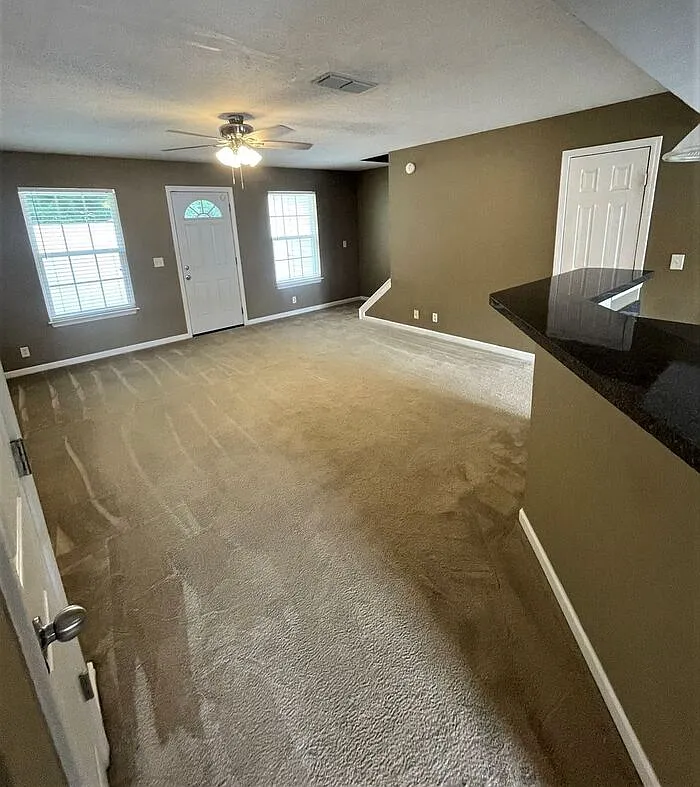 3 bed, 3.0 bath, 1380 sqft, $1,800 — Photo 3