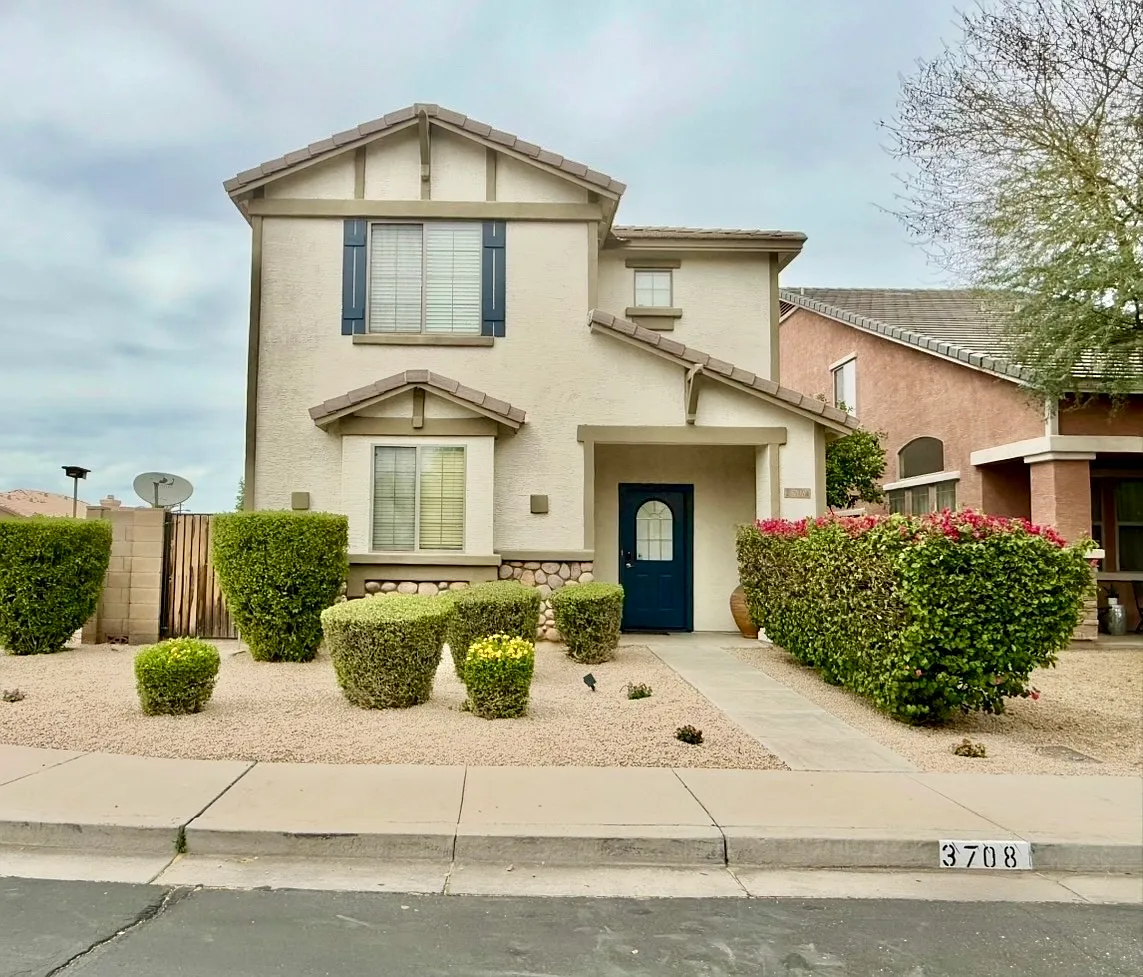 3708 E Kerry Ln — Photo 1
