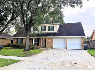 1910 Winding Creek Dr, Pearland, TX 77581