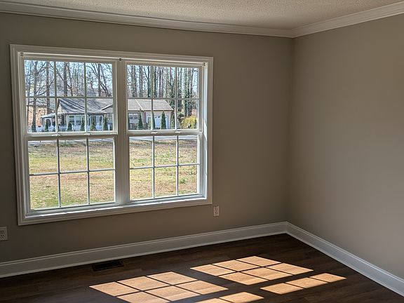 4th image of 127 E Greenwood Ave